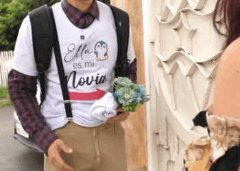 [COMPLETE] 134M0920 AQ010 Novia Despechada Besa al Primer Chico que haga el truco de la Botella