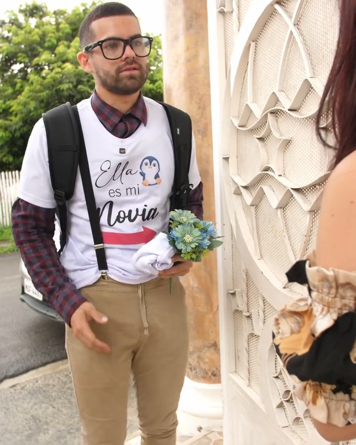 [COMPLETE] 134M0920 AQ010 Novia Despechada Besa al Primer Chico que haga el truco de la Botella