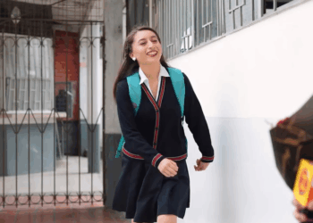 [COMPLETE] 093M0905 AE093 Alumno se enamora de su maestra