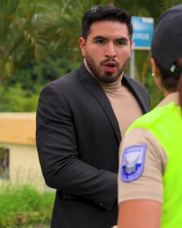 [COMPLETE] 526M0920 C332 Policía retiene el auto de un padre irresponsable