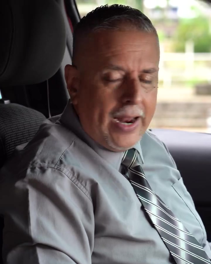 [COMPLETE] 514M0920 C320 Universitaria sale con un hombre mayor solo por conveniencia