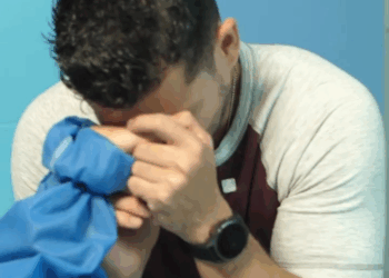 [COMPLETE] 494M0920 AQ370 Niña se reencuentra con su Madre en el Hospital luego de que la abandonara