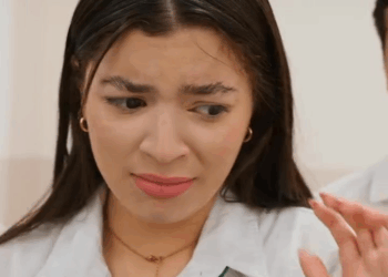 [COMPLETE] 478M0920 AQ354 Ella usa una Caja en la escuela por no ser Perfecta