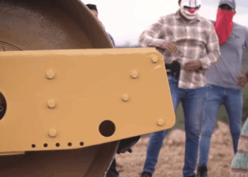 [COMPLETE] 467M0920 AQ343 Misioneros son C4ptur4dos y obligados a negar su Fe