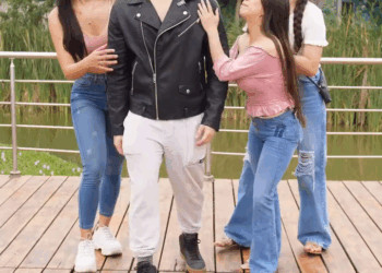 [COMPLETE] 459M0920 AQ335 Artista lanza celular de Fan al río y recibe la Lección de su Vida