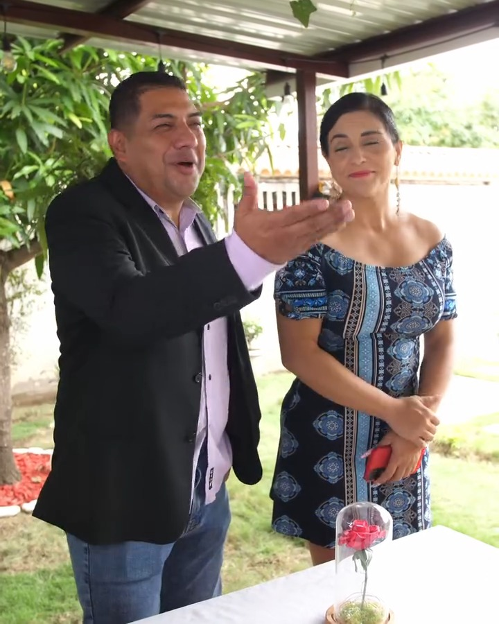 [COMPLETE] 453M0920 AQ329 Chico se esconde en una caja para ver a la Novia a las espaldas de su Suegra