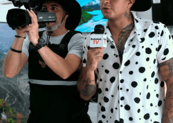 [COMPLETE] 452M0920 AQ328 Chica se Desmaquilla por primera vez delante de su Novio y Él la Rechaza