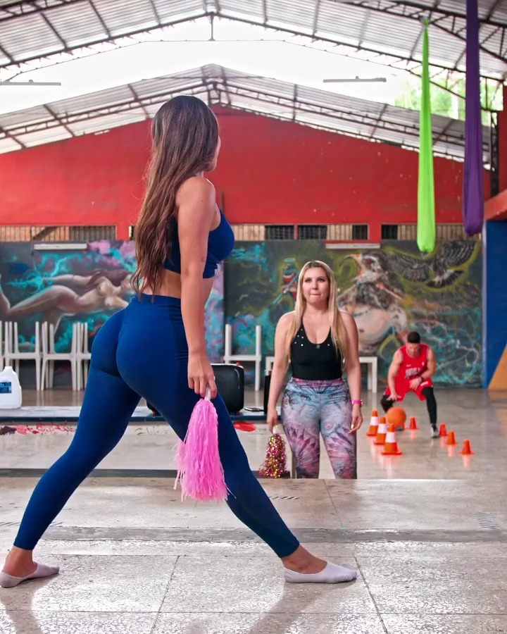 [COMPLETE] 451M0920 AQ327 Chica pasada de Peso logra convertirse en Cheerlader y Enamorar al Chico Popular ️