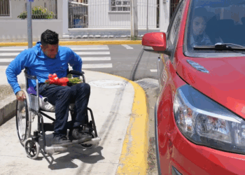 [COMPLETE] 146M0920 AQ022 Hombre en silla de ruedas le roba el Corazón sin imaginarlo️