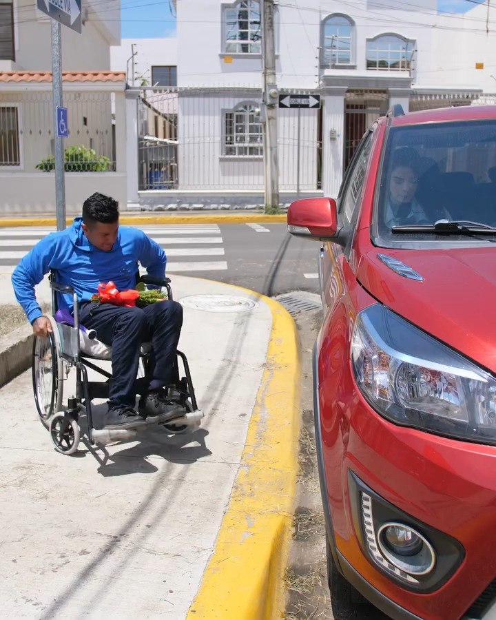 [COMPLETE] 146M0920 AQ022 Hombre en silla de ruedas le roba el Corazón sin imaginarlo️