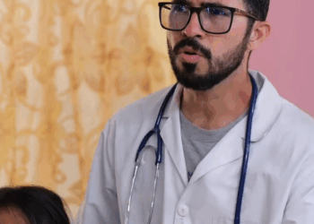 [COMPLETE] 148M0920 AQ024 Fugitivo entrega su Bebé a Desconocida dentro de un Bus para salvarle la vida