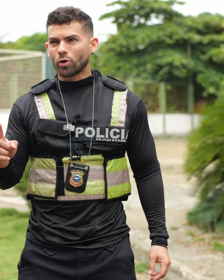 [COMPLETE] 448M0920 AQ324 Padre Soltero Besa a una Fugitiva que se disfraza de Barbie ️