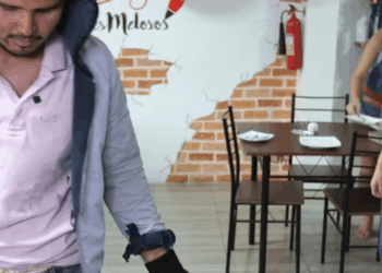 [COMPLETE] 445M0920 AQ321 Vagabundo quiere comprar 100 Hamburguesas por una conmovedora razón