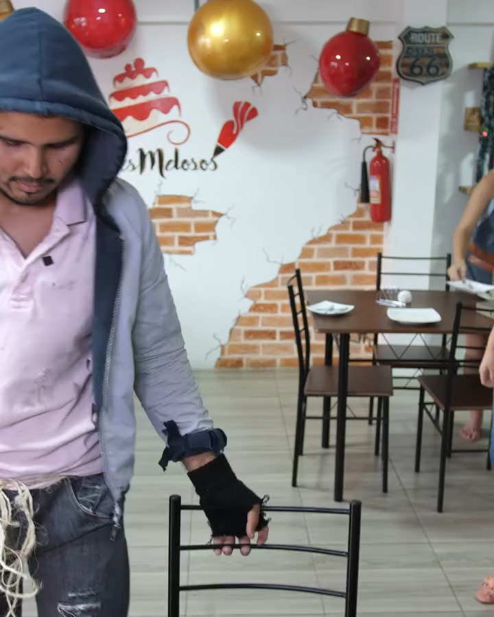 [COMPLETE] 445M0920 AQ321 Vagabundo quiere comprar 100 Hamburguesas por una conmovedora razón