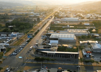 [COMPLETE] 439M0920 AQ315 Niños fingen ser huerfanos para robar a una Familia