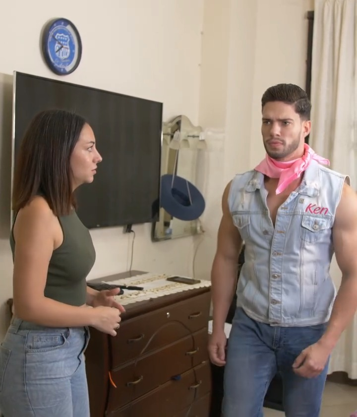 [COMPLETE] 437M0920 AQ313 Amante finge ser un Muñeco Ken para no ser Descubierto