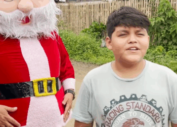 [COMPLETE] 432M0920 AQ308 Emigrante Vuelve a su País para ver a su Hijo