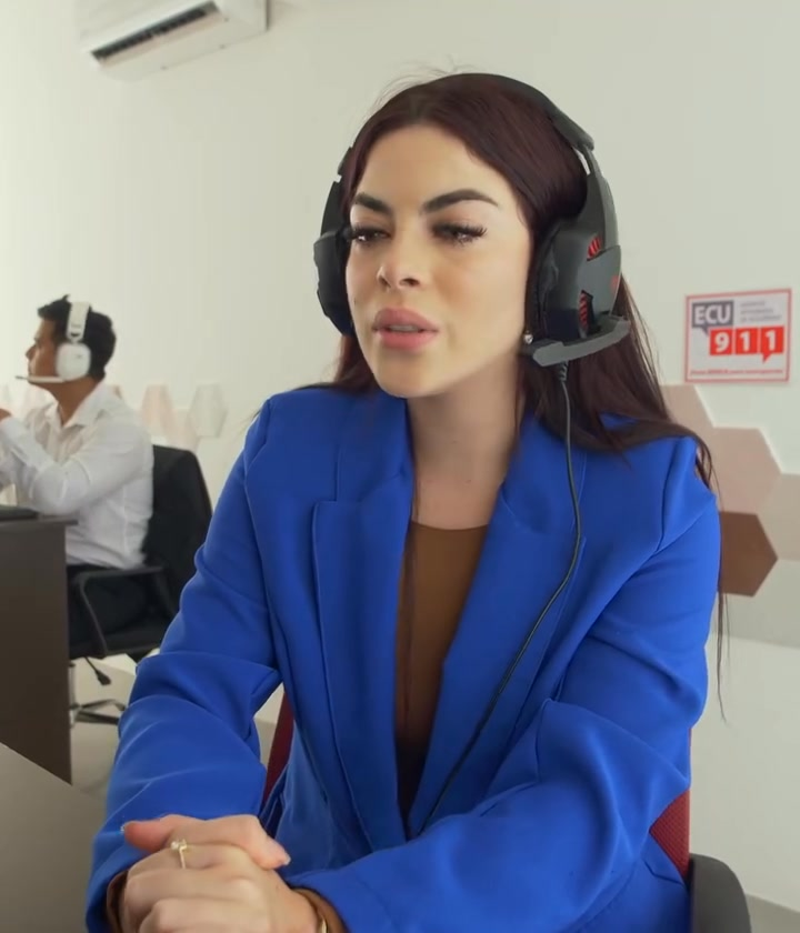 [COMPLETE] 165M0920 AQ041 Huerfana llama al 911 para que busquen a su mamá en el Cielo