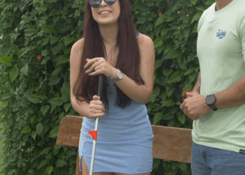 [COMPLETE] 424M0920 AQ300 Ciega sabe todo lo que pasa a un extraño y se enamoran