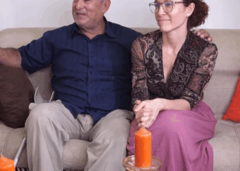 [COMPLETE] 420M0920 AQ296 Madre soltera niega a su Hija para salir con un Hombre adinerado