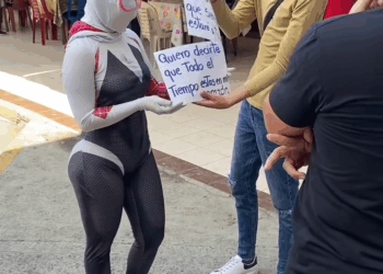 [COMPLETE] 186M0920 AQ062 Chica declara su amor a su mejor Amigo disfrazada de Spiderwoman#spiderman