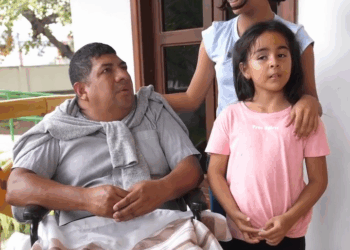 [COMPLETE] 384M0920 AQ260 Niñas dan una lección a Estafadora