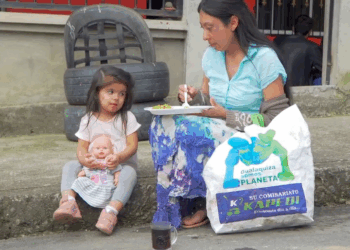 [COMPLETE] 112M0905 AF012 Madre desesperada huye con su hija de su esposo sin imaginar lo que le esperaba después