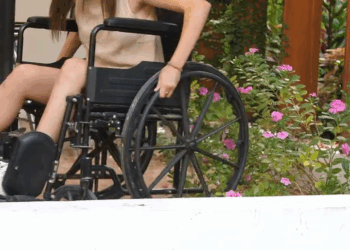 [COMPLETE] 381M0920 AQ257 Reemplaza a su Novia Invalida en el baile de graduación por una que si camina