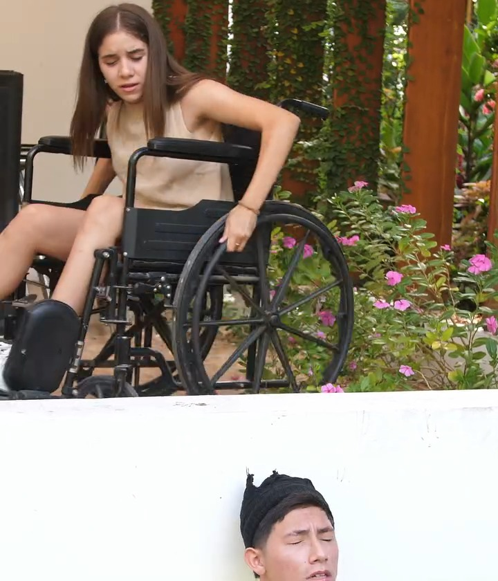 [COMPLETE] 381M0920 AQ257 Reemplaza a su Novia Invalida en el baile de graduación por una que si camina