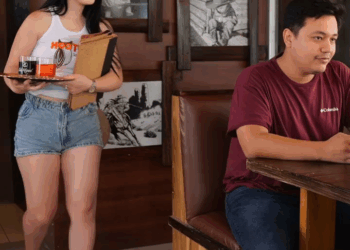 [COMPLETE] 189M0920 AQ065 Mesera es Besada por un Millonario malvado y su vida cambia para siempre