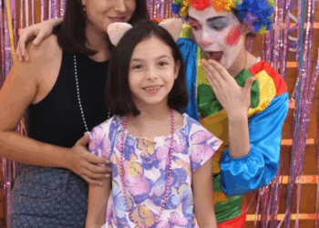 [COMPLETE] 198M0920 AQ074 Joven Payasita descubre que su Papá tiene otra familia oculta por muchos años