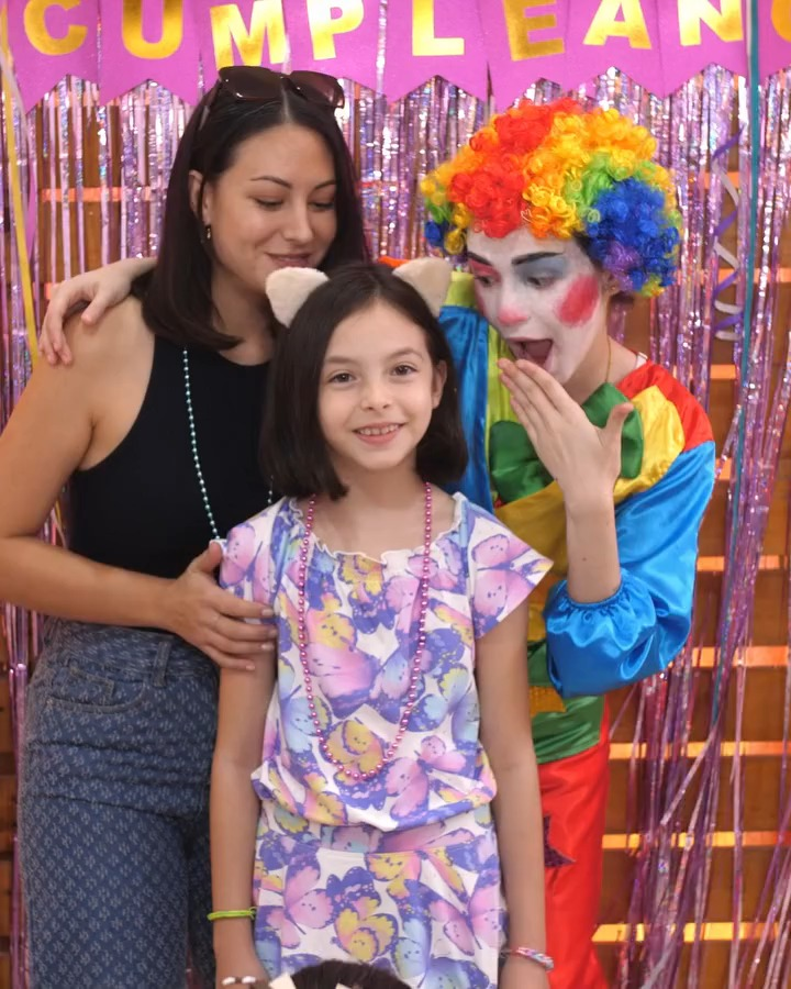 [COMPLETE] 198M0920 AQ074 Joven Payasita descubre que su Papá tiene otra familia oculta por muchos años