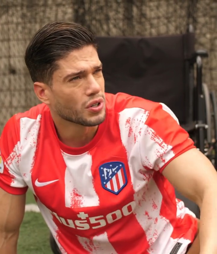 [COMPLETE] 364M0920 AQ240 Niño toca el timbre de un desconocido para que sea su amigo##niños