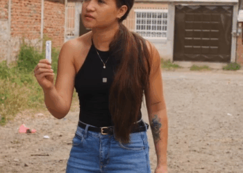 [COMPLETE] 203M0920 AQ079 Amante le pega pañales en el carro a hombre Casado