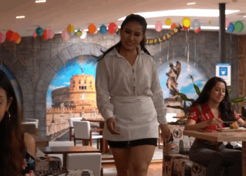 [COMPLETE] 117M0905 AF017 Estos meseros se convirtieron en sus ángeles protectores