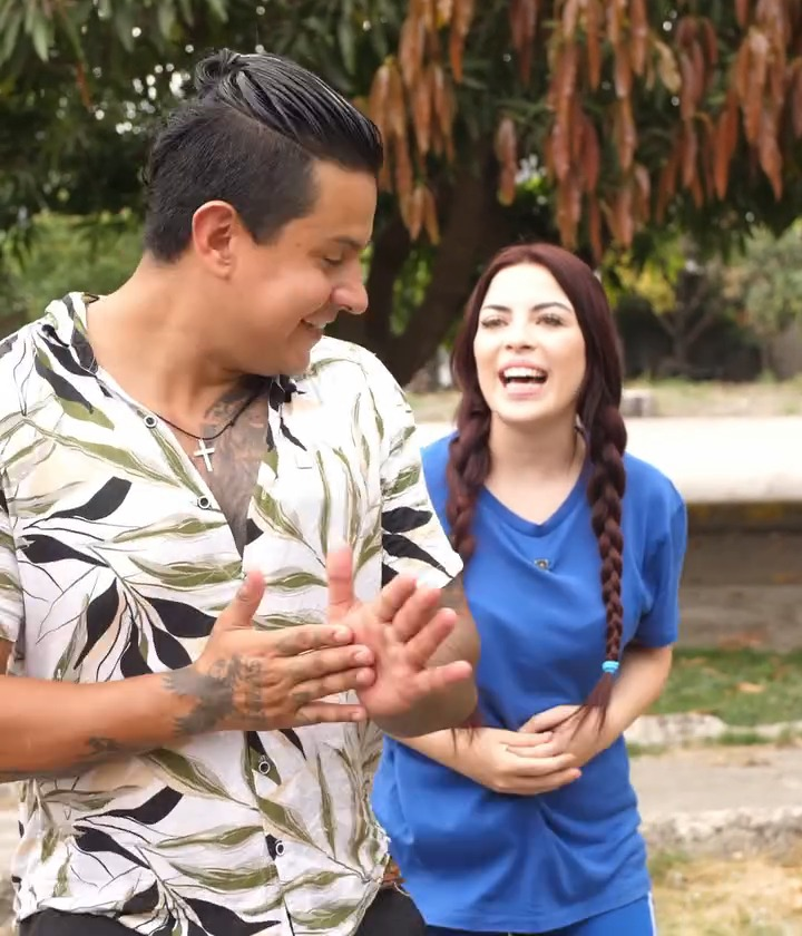 [COMPLETE] 343M0920 AQ219 Gemelas separadas al nacer cambian de familia y sus Padres se enamoran