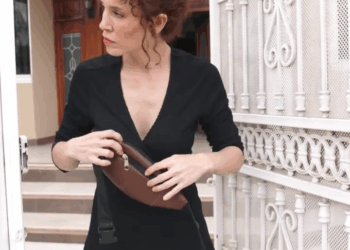 [COMPLETE] 212M0920 AQ088 Mujer Salta y sube a la Moto del Ladrón que se llevó su dinero