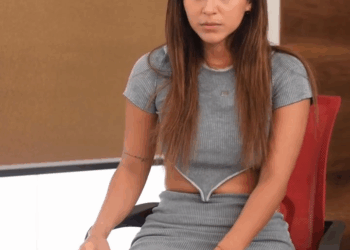 [COMPLETE] 216M0920 AQ092 Chica con toalla roba a Hombres Mayores