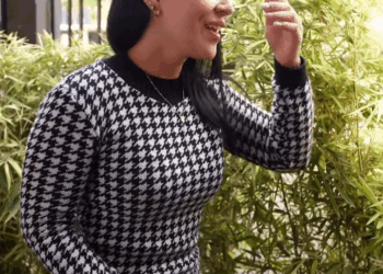 [COMPLETE] 331M0920 AQ207 Cantante trabaja en la calle mientras su esposo la engañaba a sus espaldas