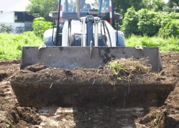 [COMPLETE] 214M0920 AQ090 Arquitecto sobrevivió tres Días bajo Tierra y descubre que su familia no lo extraña