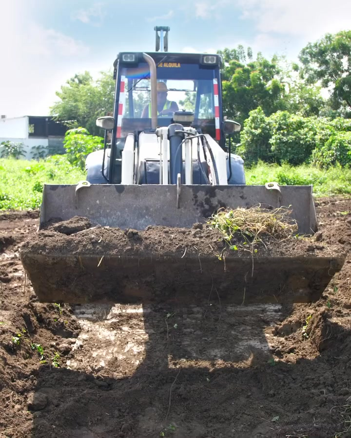 [COMPLETE] 214M0920 AQ090 Arquitecto sobrevivió tres Días bajo Tierra y descubre que su familia no lo extraña