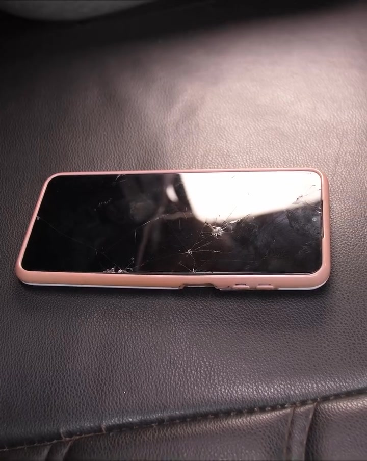 [COMPLETE] 217M0920 AQ093 Taxista Destruye el Vestido de esta chica justo antes de su Cita