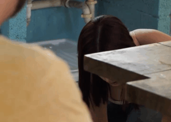 [COMPLETE] 316M0920 AQ192 Mujer en Moto pide Ayuda de una extraña forma