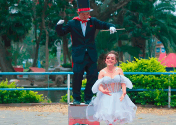 [COMPLETE] 124M0905 AF024 Se transformaban en títeres para ayudar a las persona más necesitadas