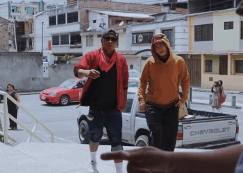 [COMPLETE] 126M0905 AF026 Hijo desobediente se fugaba de clases y su padre lo sorprende dándole esta lección