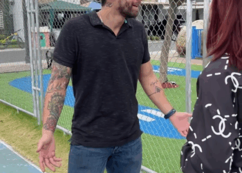 [COMPLETE] 285M0920 AQ161 Se enamora del vendedor de Dulces del Bus ️