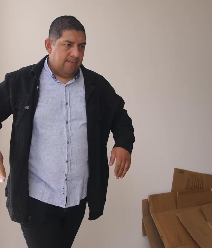 [COMPLETE] 283M0920 AQ159 Vagabunda entrega Zapatos lleno de Billetes a Zapateros