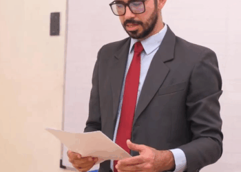 [COMPLETE] 263M0920 AQ139 Colegiala copia en el Examen con su tercera Mano