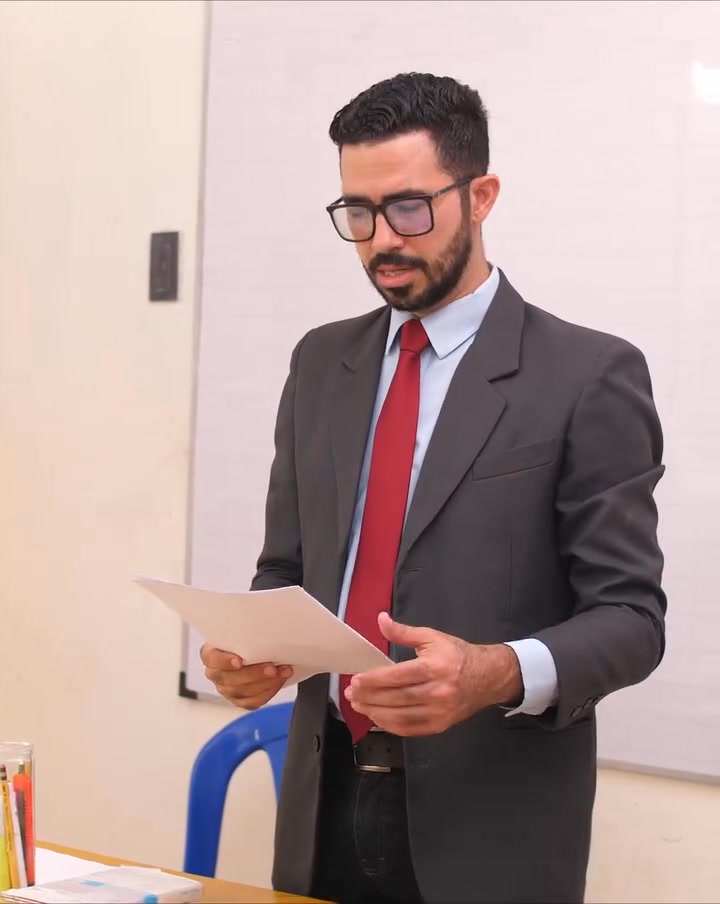 [COMPLETE] 263M0920 AQ139 Colegiala copia en el Examen con su tercera Mano