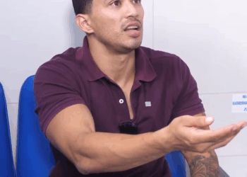 [COMPLETE] 257M0920 AQ133 Finge dar a Luz en un Hospital para quitarle el bebé a una joven Madre